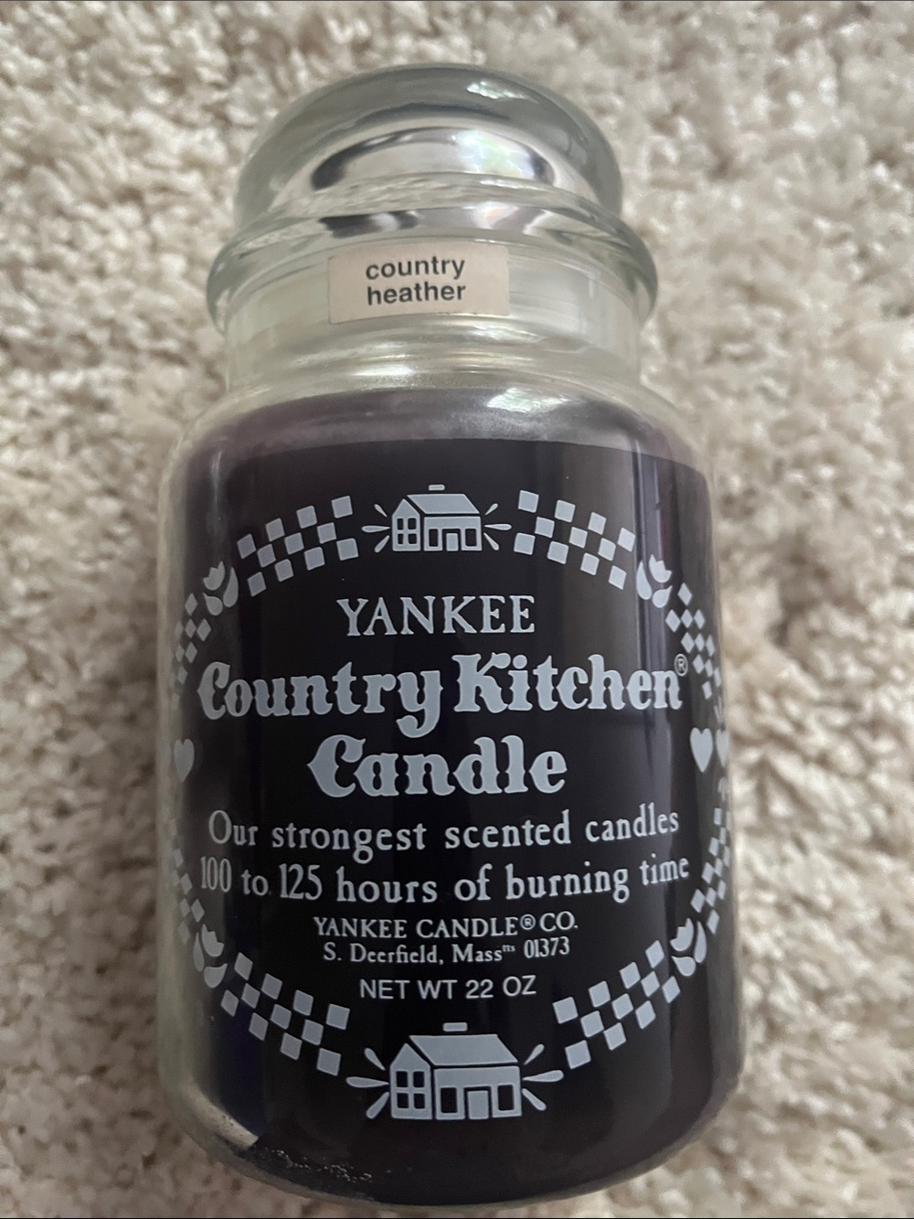 Yankee Country Kitchen Candle - Country Heather (Dark Purple).   New
